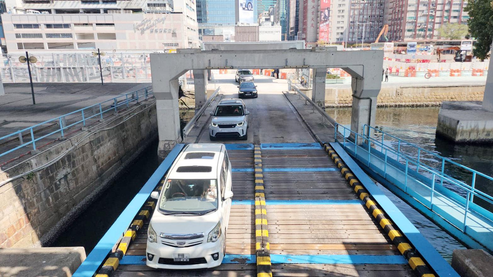 油蔴地小輪的汽車渡輪現只提供包船體驗及運載危險品過海。(油蔴地小輪fb)