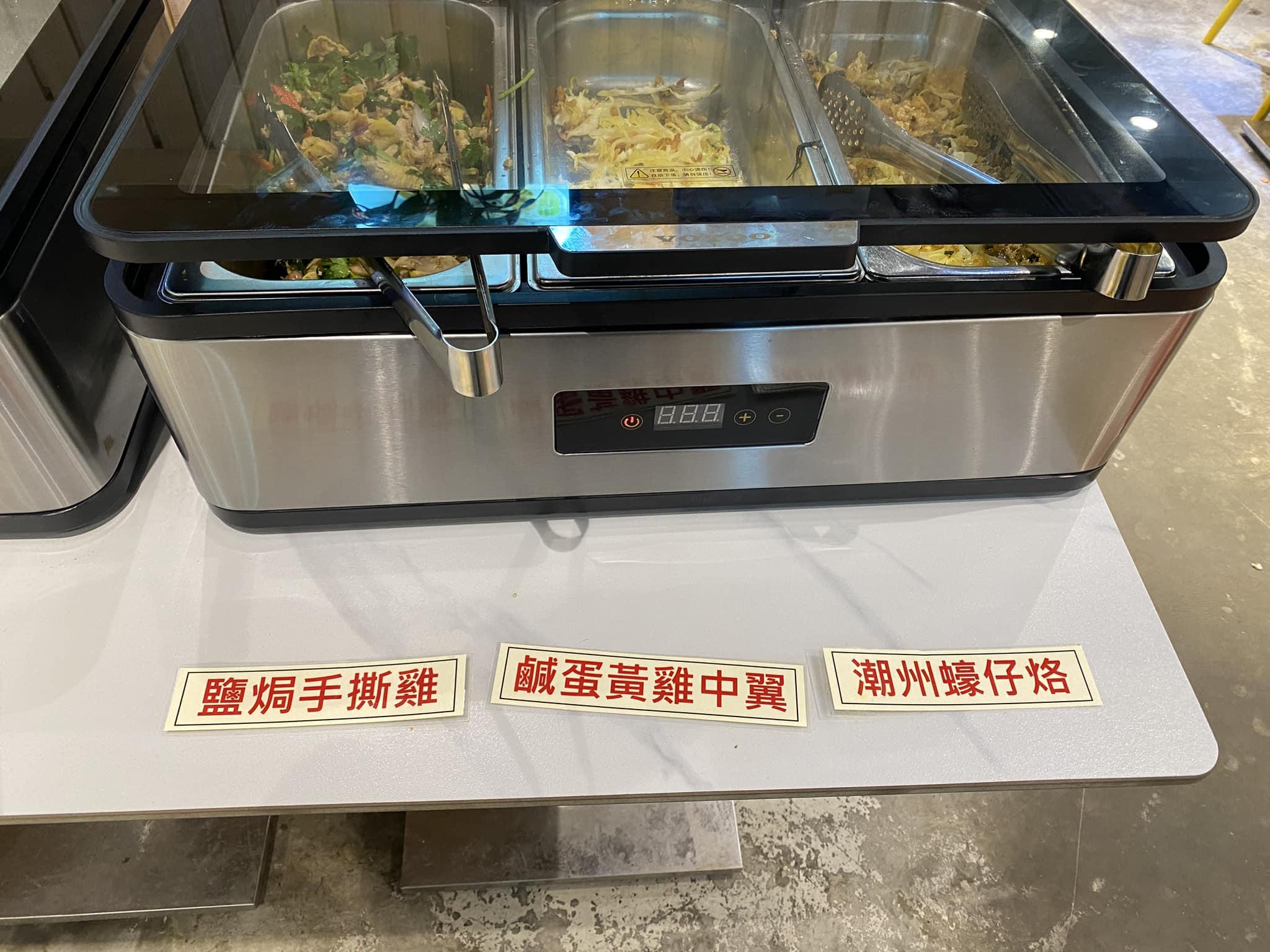 傷心酸辣粉「10餸飯放題」一推出成為熱話,facebook「香港兩餸飯關注組」有網民試食(香港兩餸飯關注組fb)