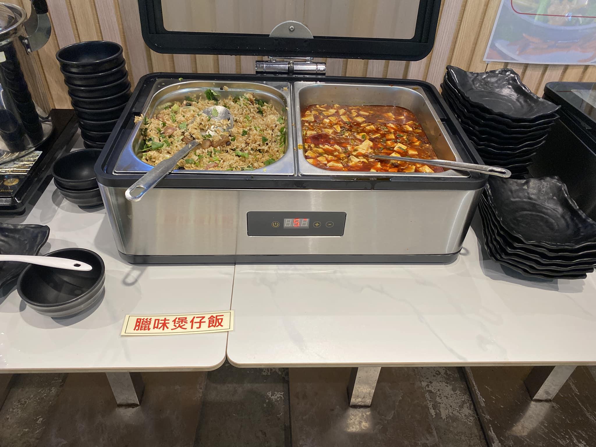 傷心酸辣粉「10餸飯放題」一推出成為熱話,facebook「香港兩餸飯關注組」有網民試食(香港兩餸飯關注組fb)