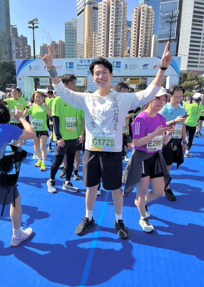 黃建東比想像中快了半小時完成半馬賽事。