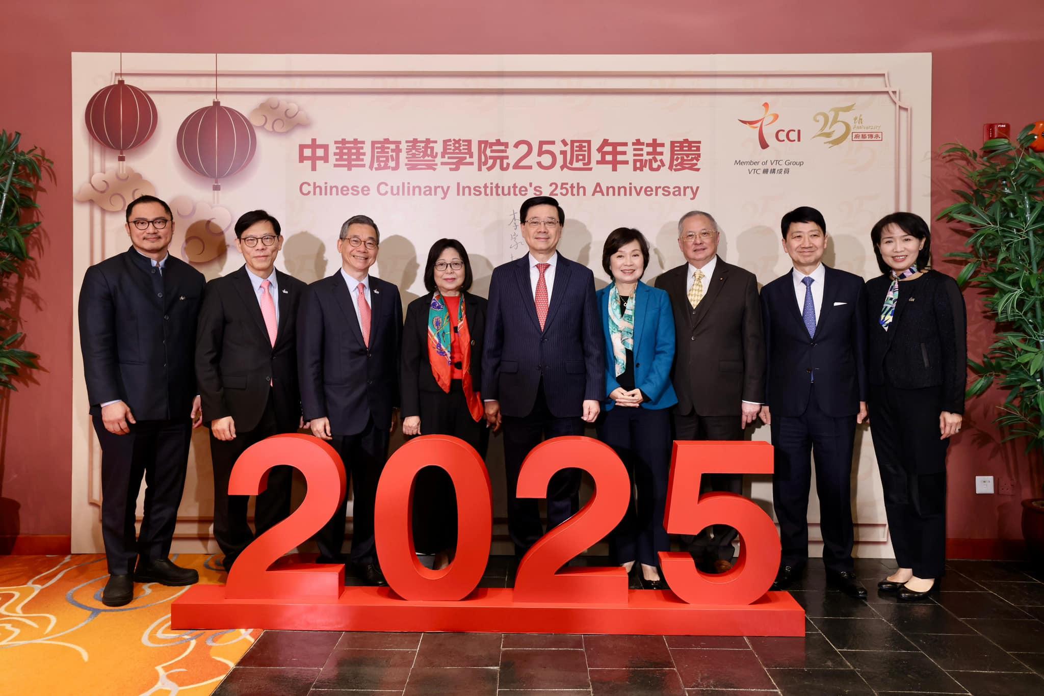 李家超在中華廚藝學院出席金筷子明火創意名菜大賞頒獎禮暨慈善晚宴。(李家超fb)