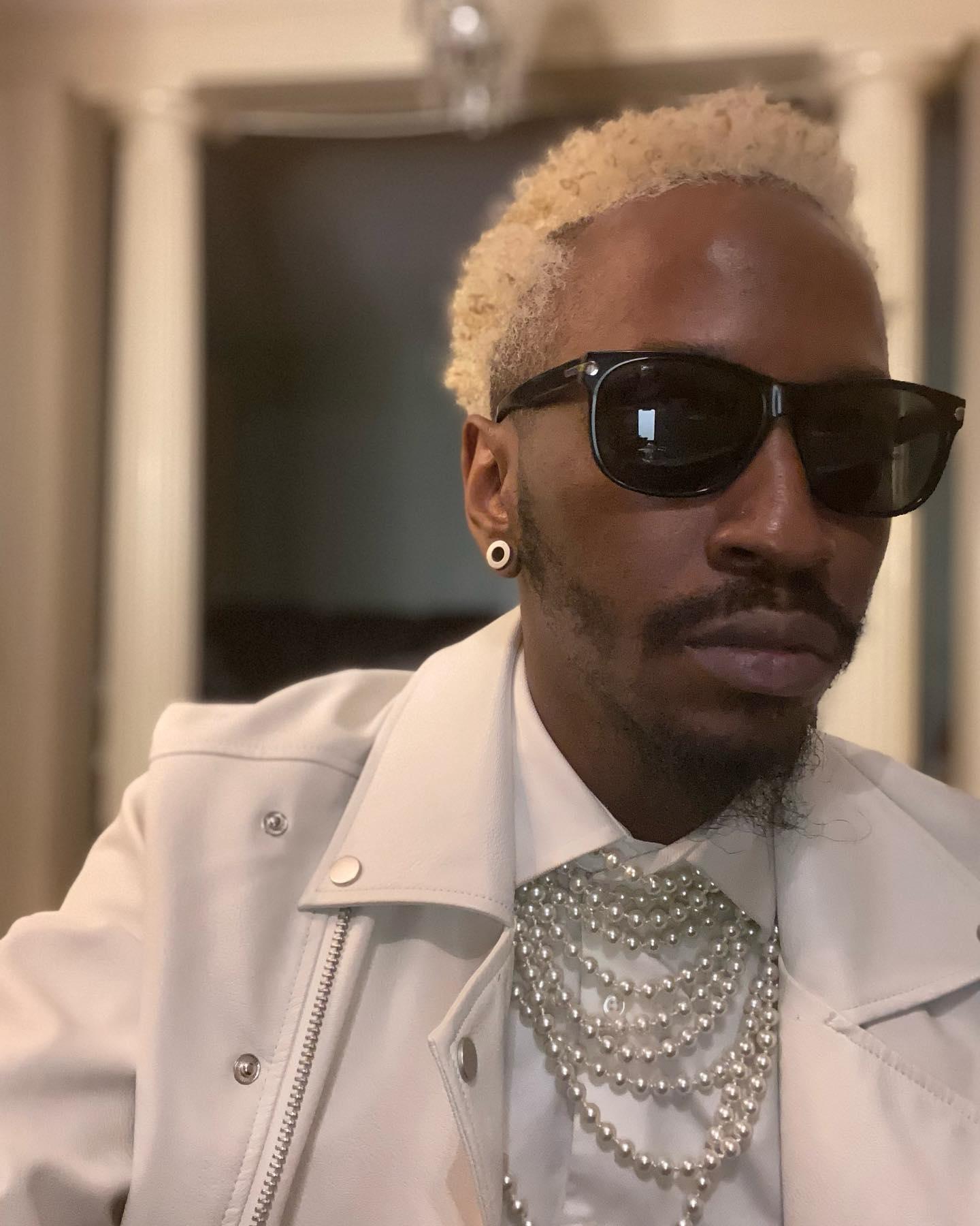 美國時裝設計師路易斯(Sha'Vi Lewis)原名Franklin Shavi Lewis Frierson Jr.。