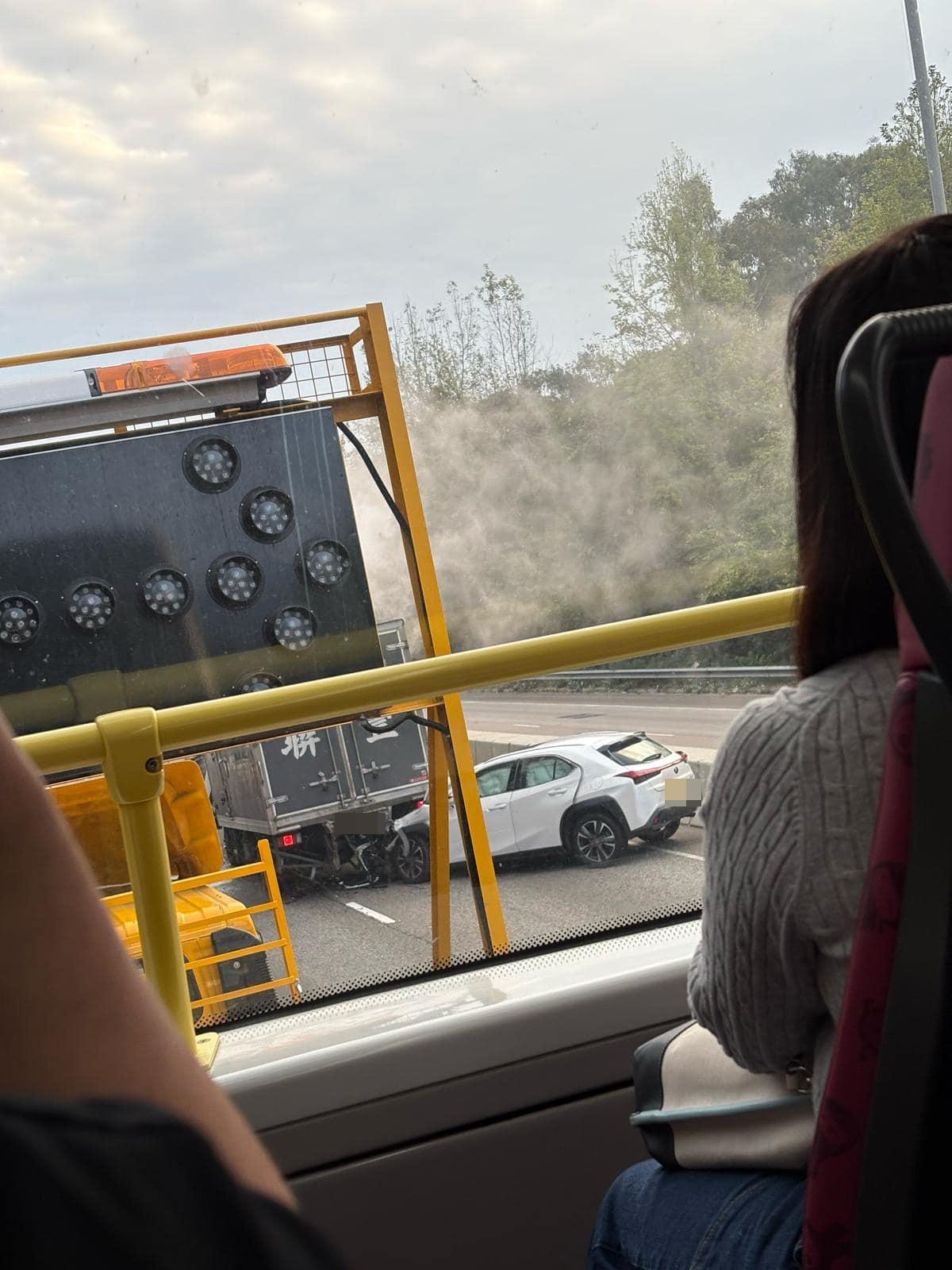 元朗發生7車串燒車禍。(fb「馬路的事 (即時交通資訊台)」圖片)