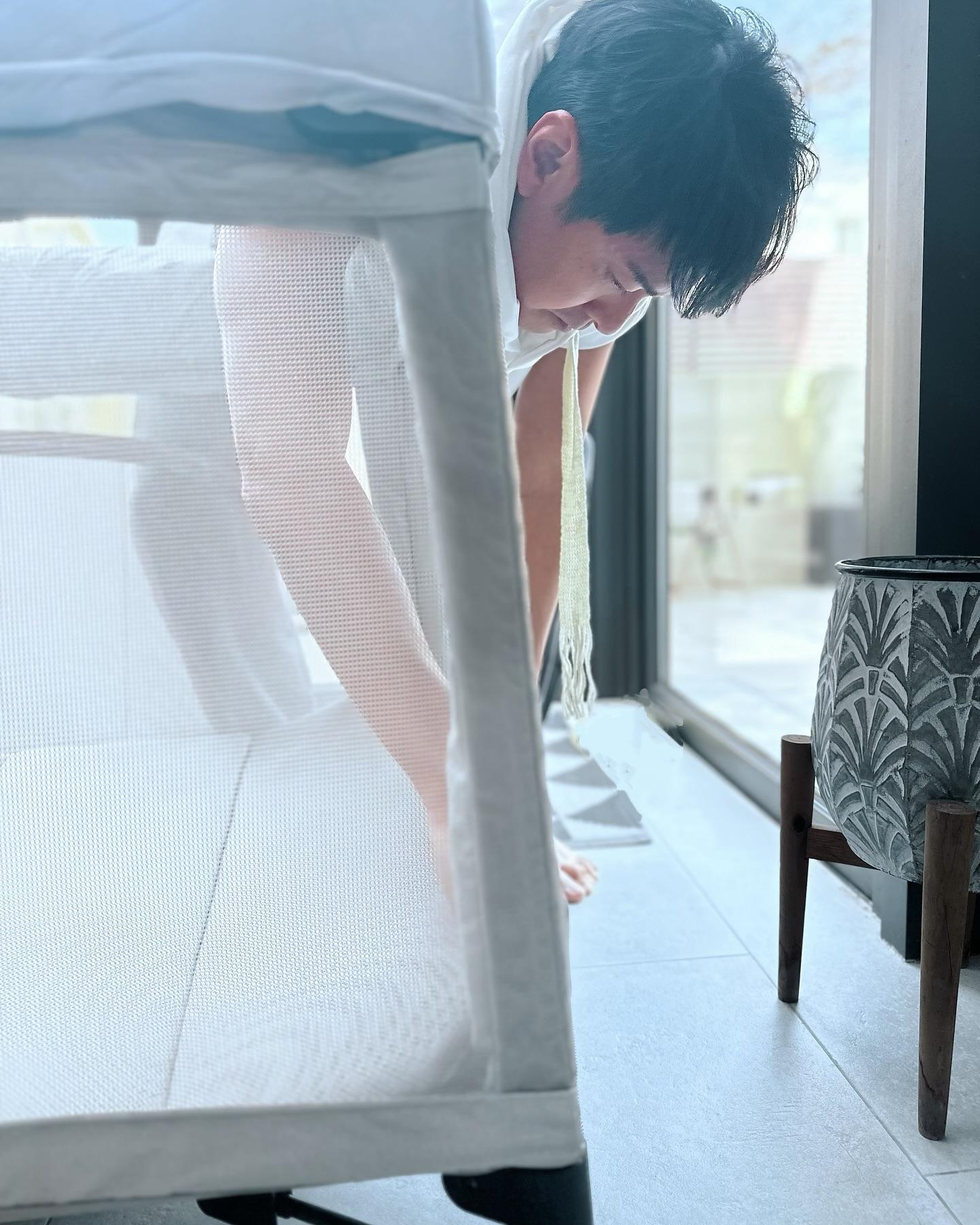 蕭正楠著裝裝砌砌,翠如則稱,非常享受這段日子。