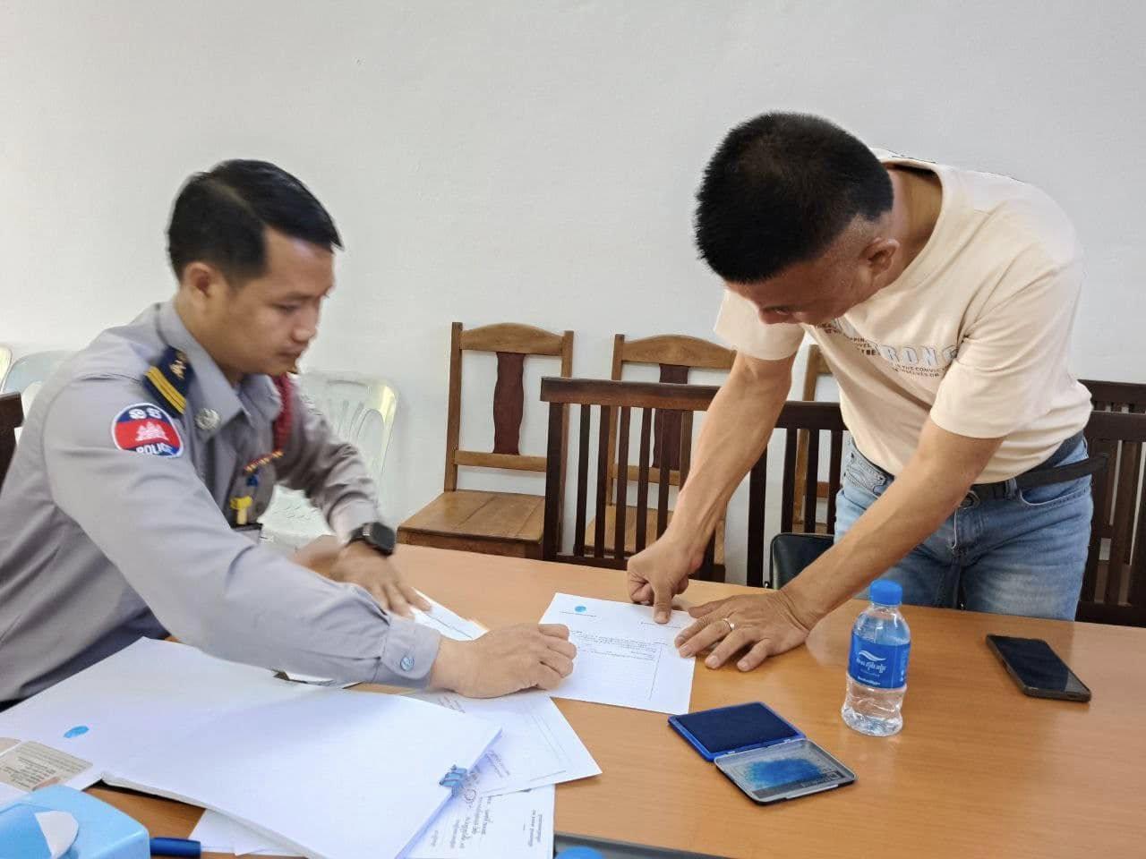 暹粒省旅遊局與旅遊警察合作,傳召當事人調查。黃男向柬埔寨政府及全國人民公開道歉,自願將傳譯員執照交給省旅遊局保管。(網上圖片)