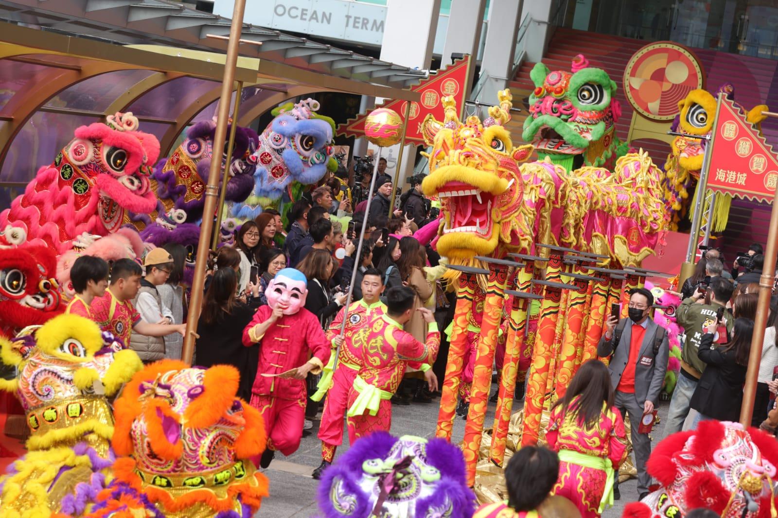 活動展出13個中國鼓及18頭醒獅,寓意「一生實發」。