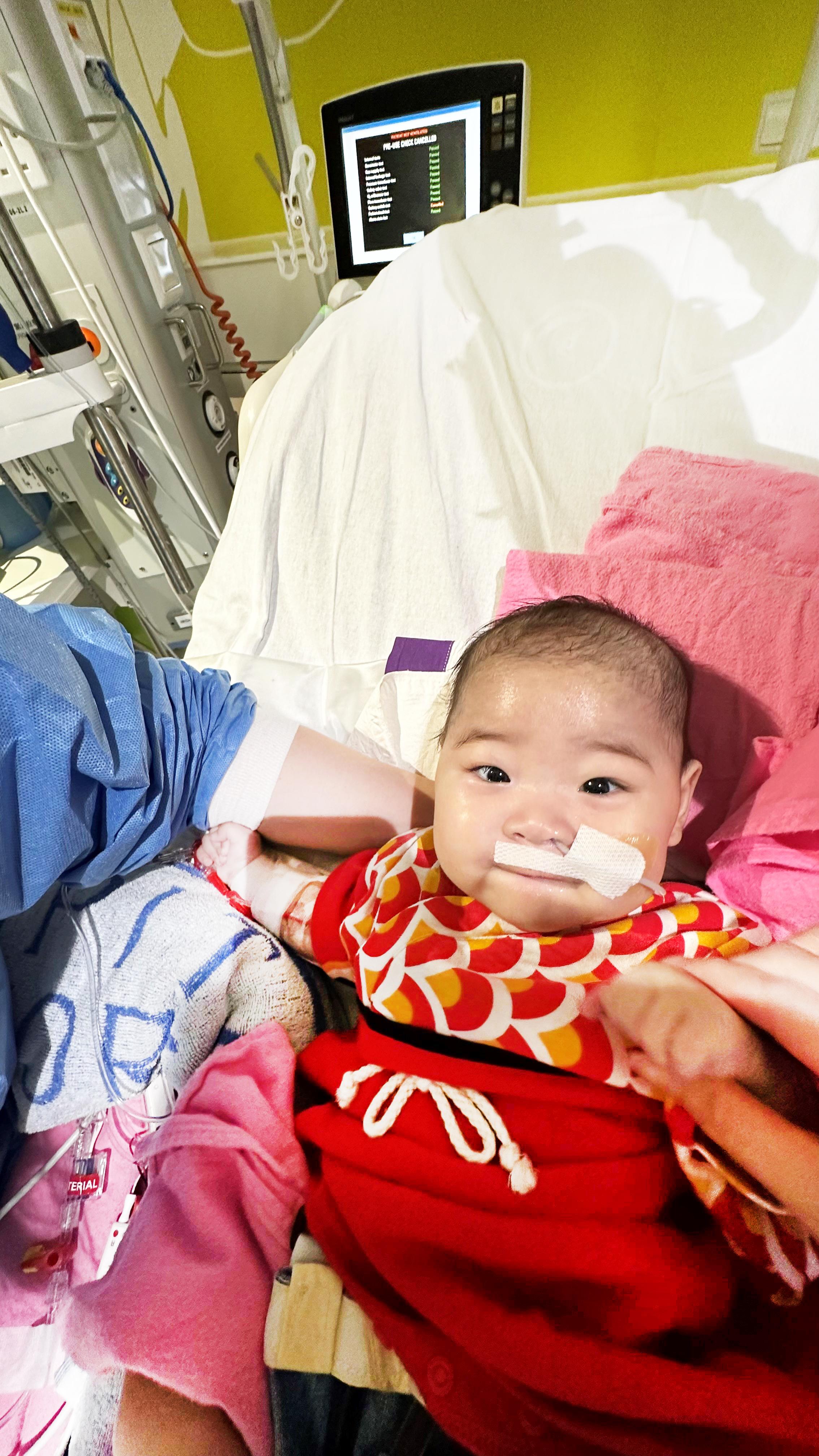 祈祈爸爸表示,祈祈十分堅強,每日都向醫護笑。