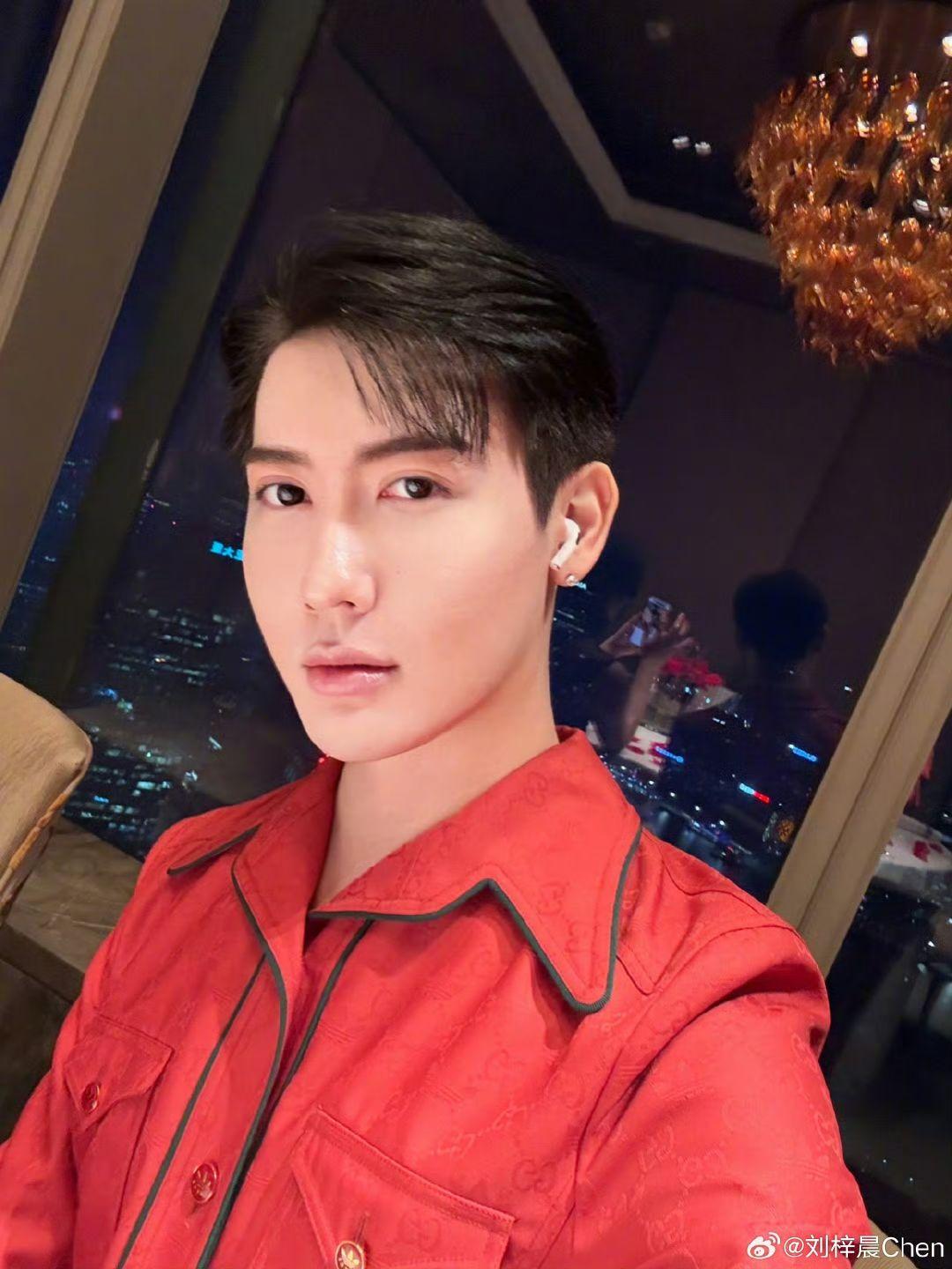 「蛇精男」劉梓晨最近又再成為網民焦點。