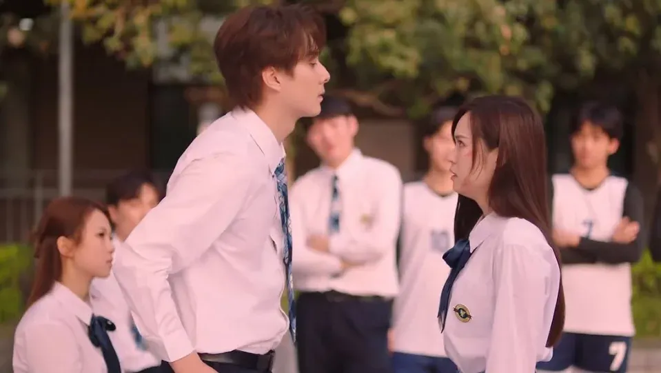 梁超怡在《黑色月光》裏暗戀「富三代渣男」林俊其,現實中2人被爆成為情侶。(IG@krisllck)