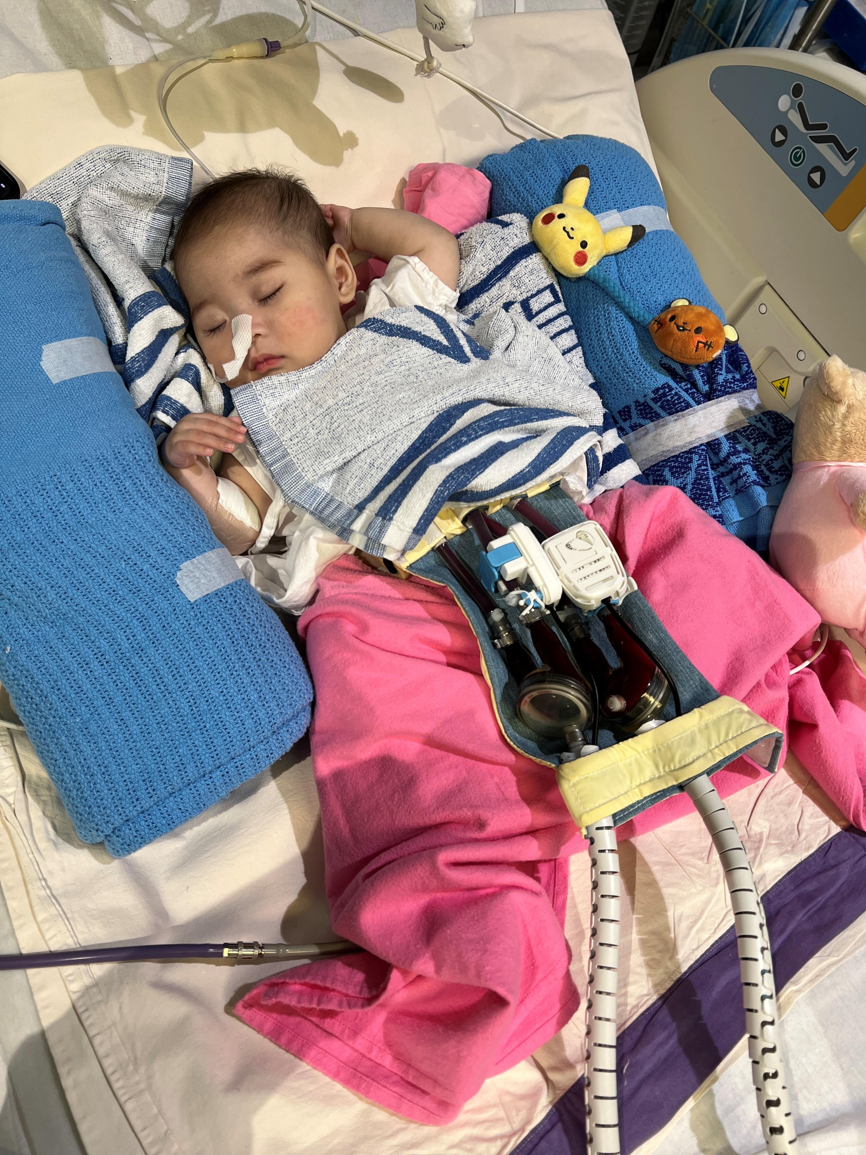 祈祈(Whitney)目前於香港兒童醫院兒童深切治療部留醫,情況一直危殆。