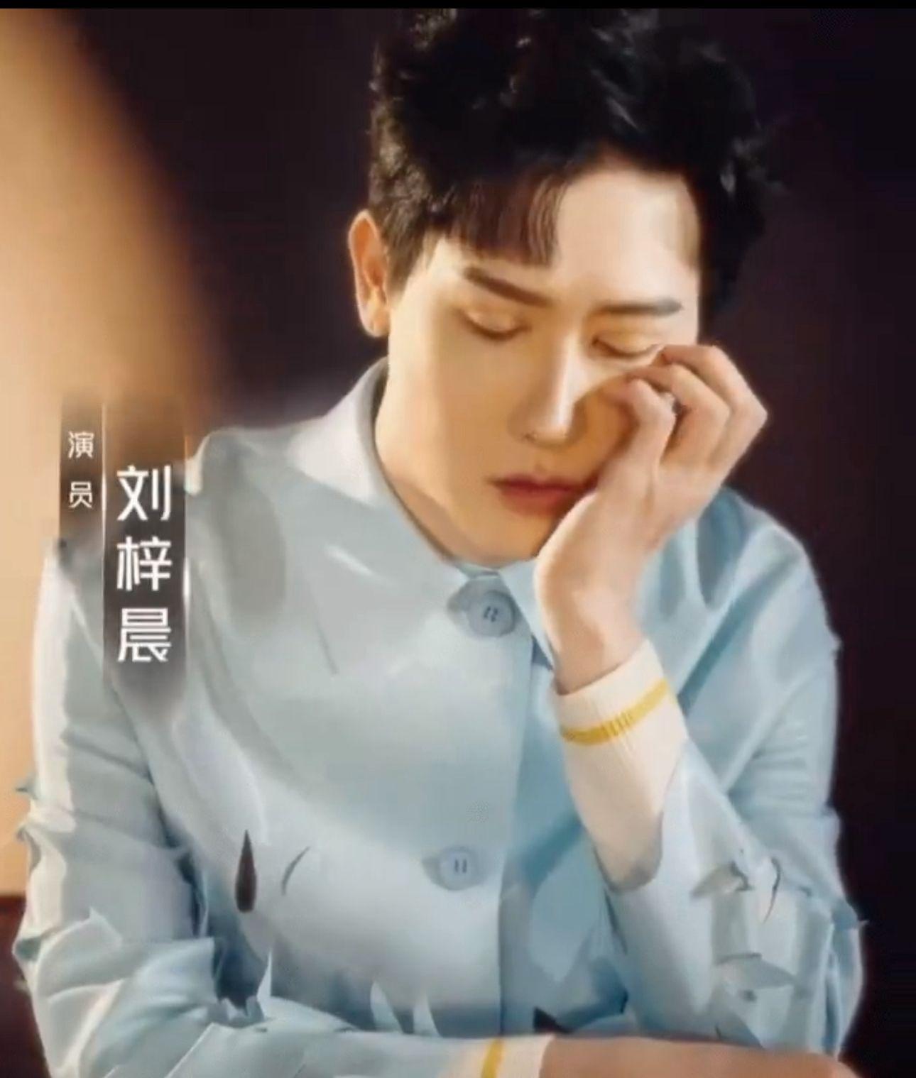 「蛇精男」劉梓晨以「演員」自居,引起網民鬧爆。