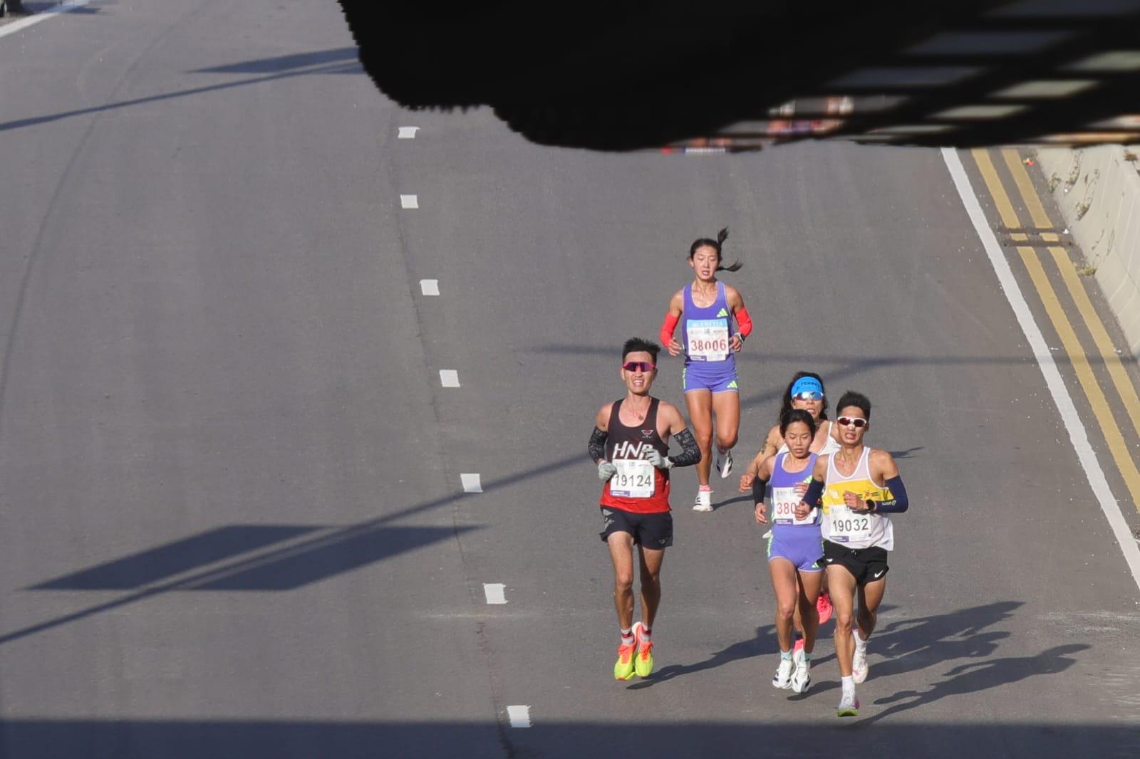 香港馬拉松今日舉行。(吳康琦攝)