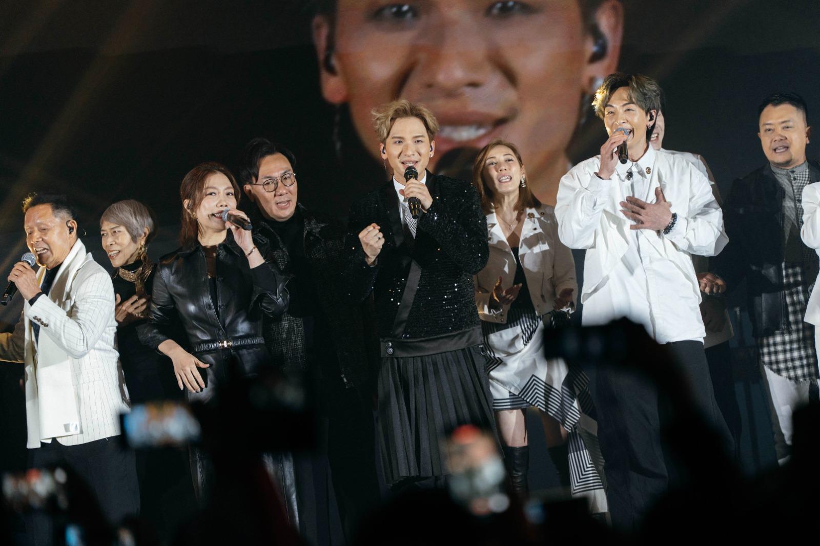 一班《中聲1》生,上台撐冠軍的吉吉。