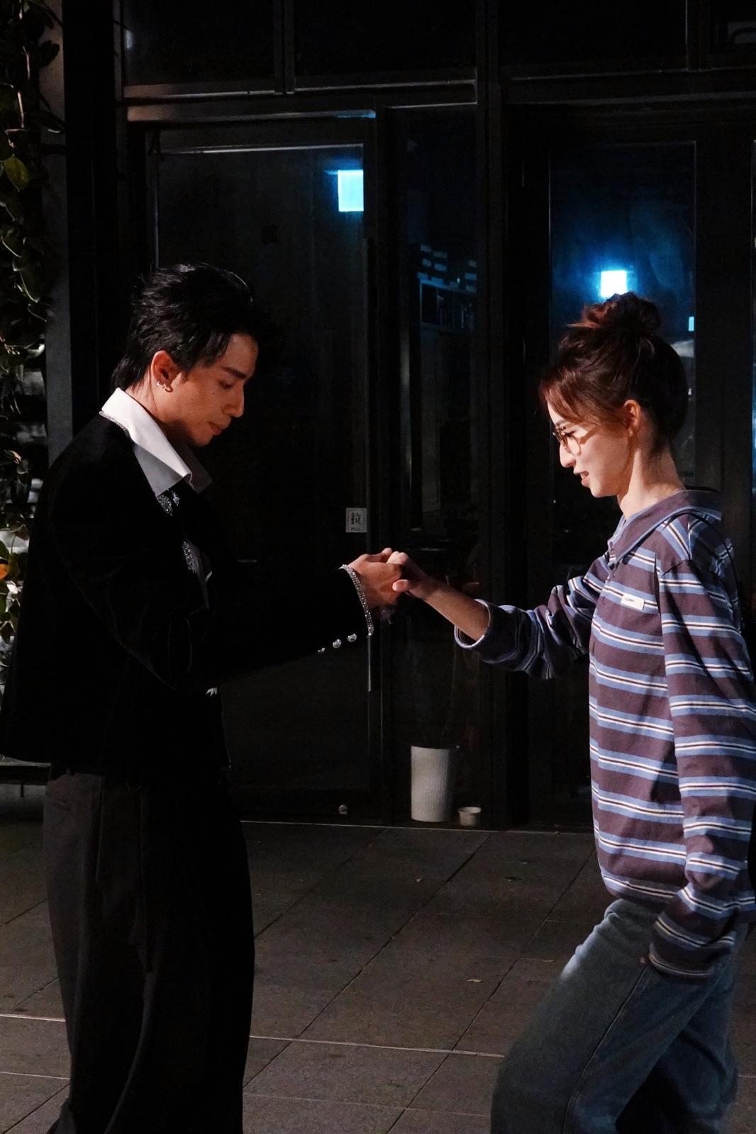 AK新歌《Love Is On The Way》MV女主角,專程從國返港拍攝。