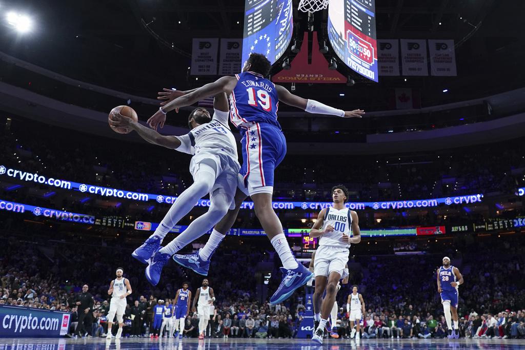 76人118:116擊敗獨行俠。(美聯社)