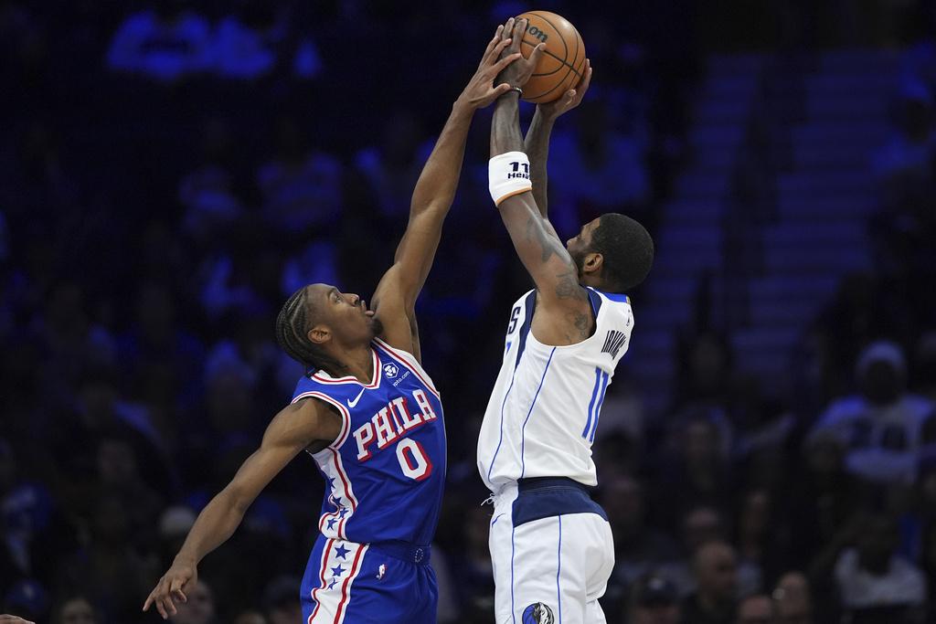76人118:116擊敗獨行俠。(美聯社)