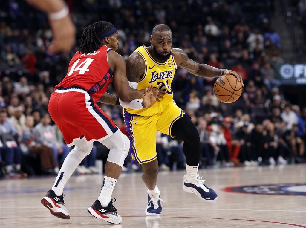 湖人在打吡戰122:97擊敗快艇。(美聯社)