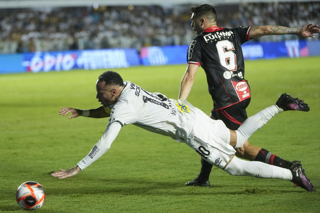 尼馬復出後為山度士上陣,與保地花高踢平1:1。(美聯社)