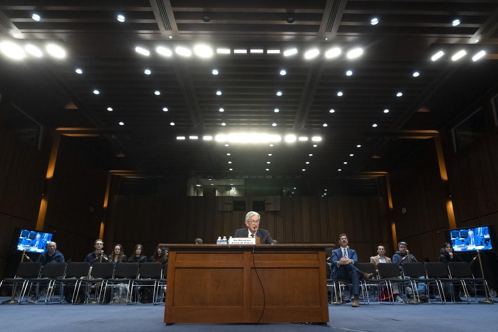 鮑威爾周二出席美國參議院銀行委員會聽證會。(AP)