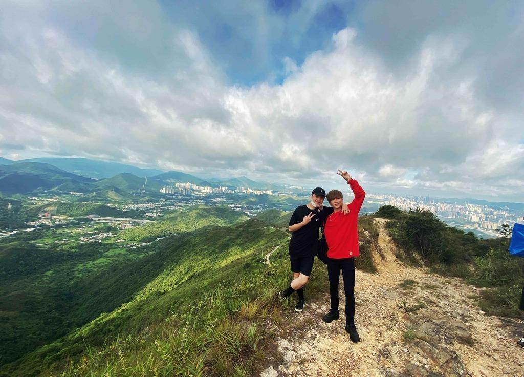 Anson Lo笑言今年只是輕鬆上山走走,並非像陪Jer拍《迴光物語》MV般爬山。