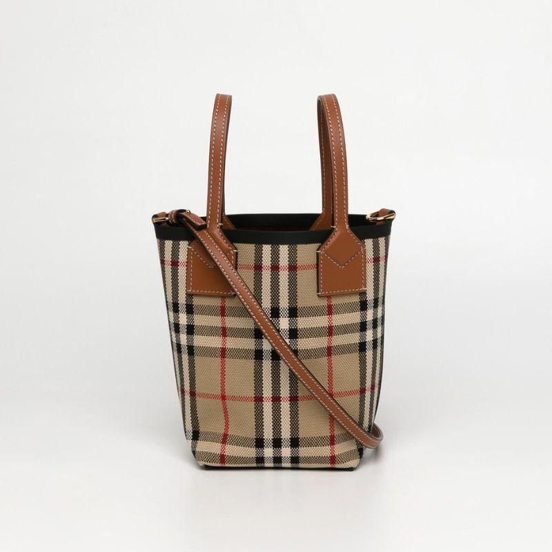 BURBERRY手挽袋 原價:$10,900 五折價:$5,450