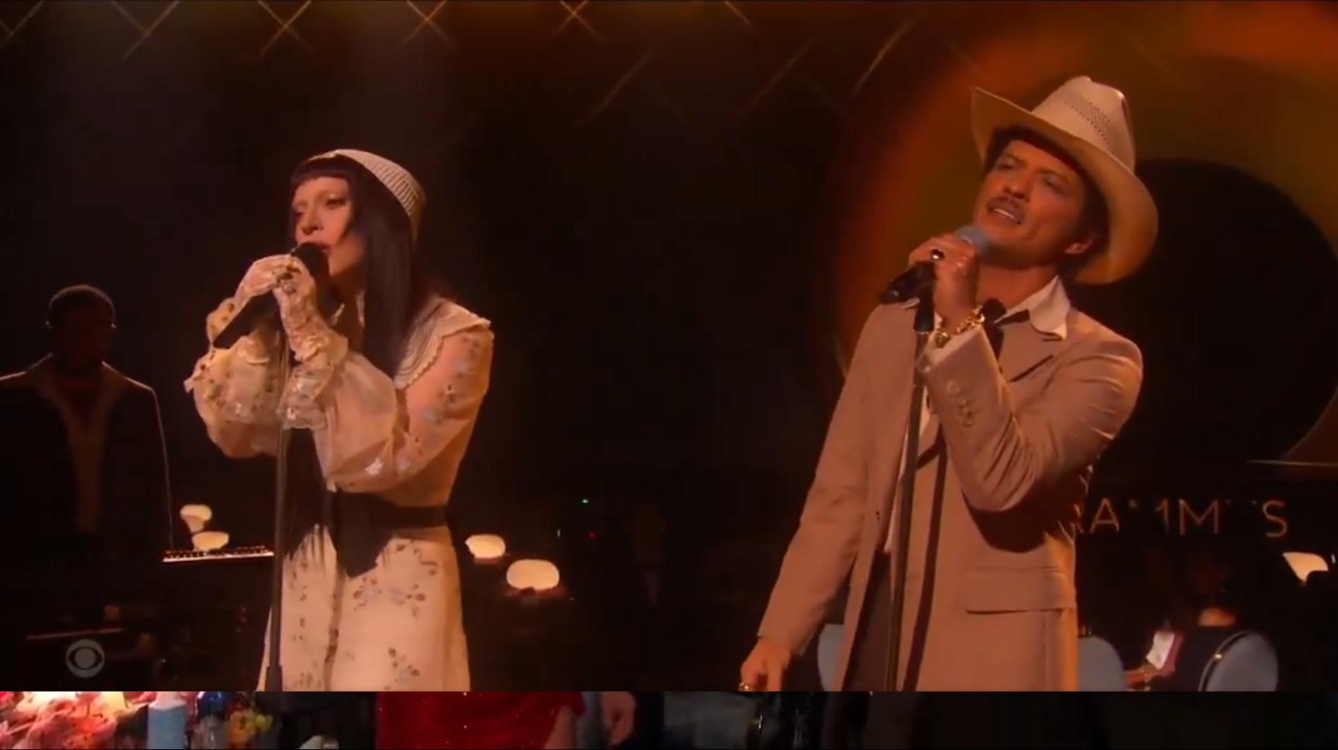 兩人席上獻唱《California Dreamin》,為洛杉磯山火英雄致敬,及為當地的災民打氣。