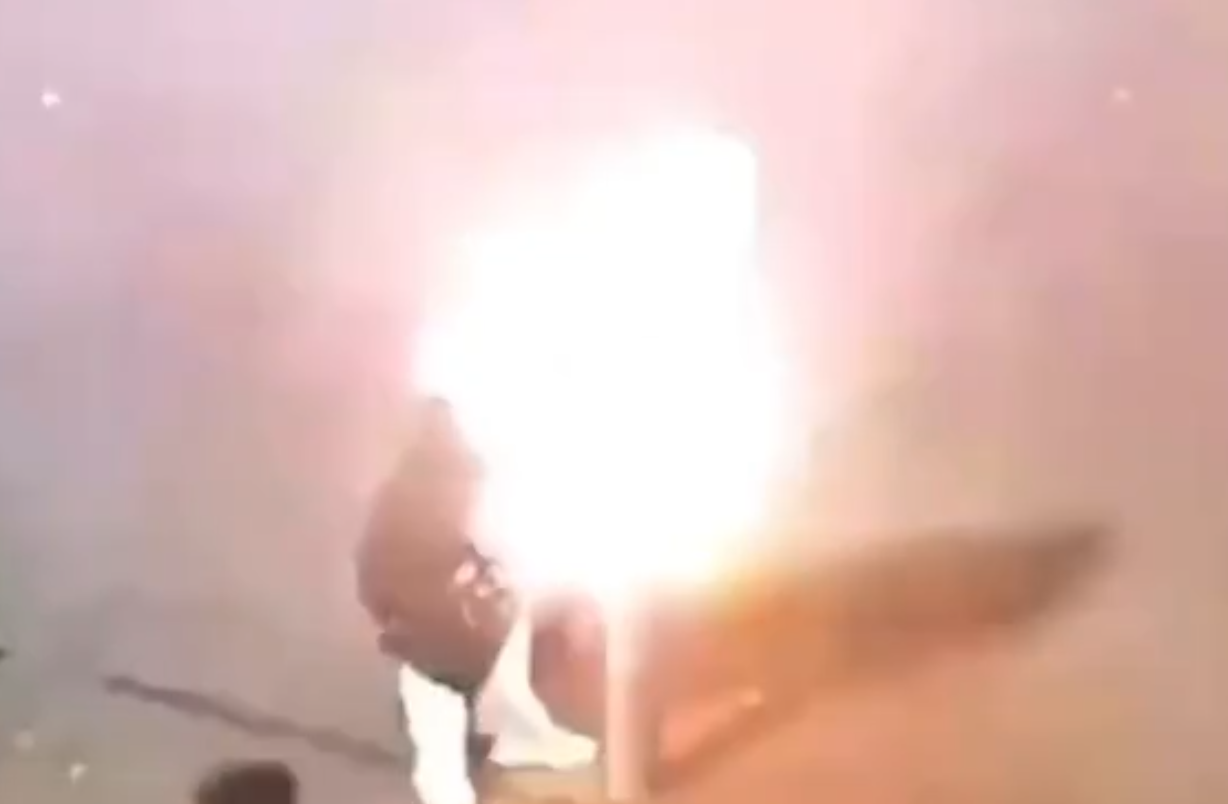 煙火爆炸,波及事主(網上截圖)