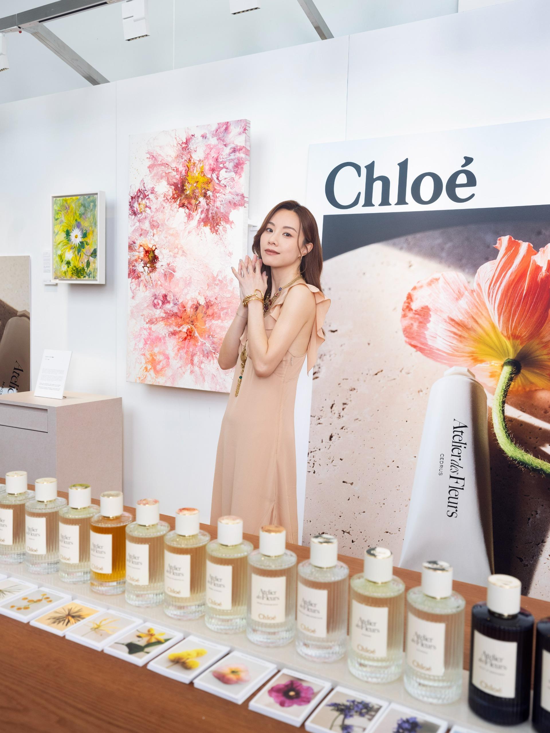 Stephy兩幅油畫《心花》(左)及《春》(右)。