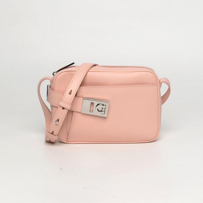 SALVATORE FERRAGAMO側孭袋 原價:$13,500 三折價:$4,050