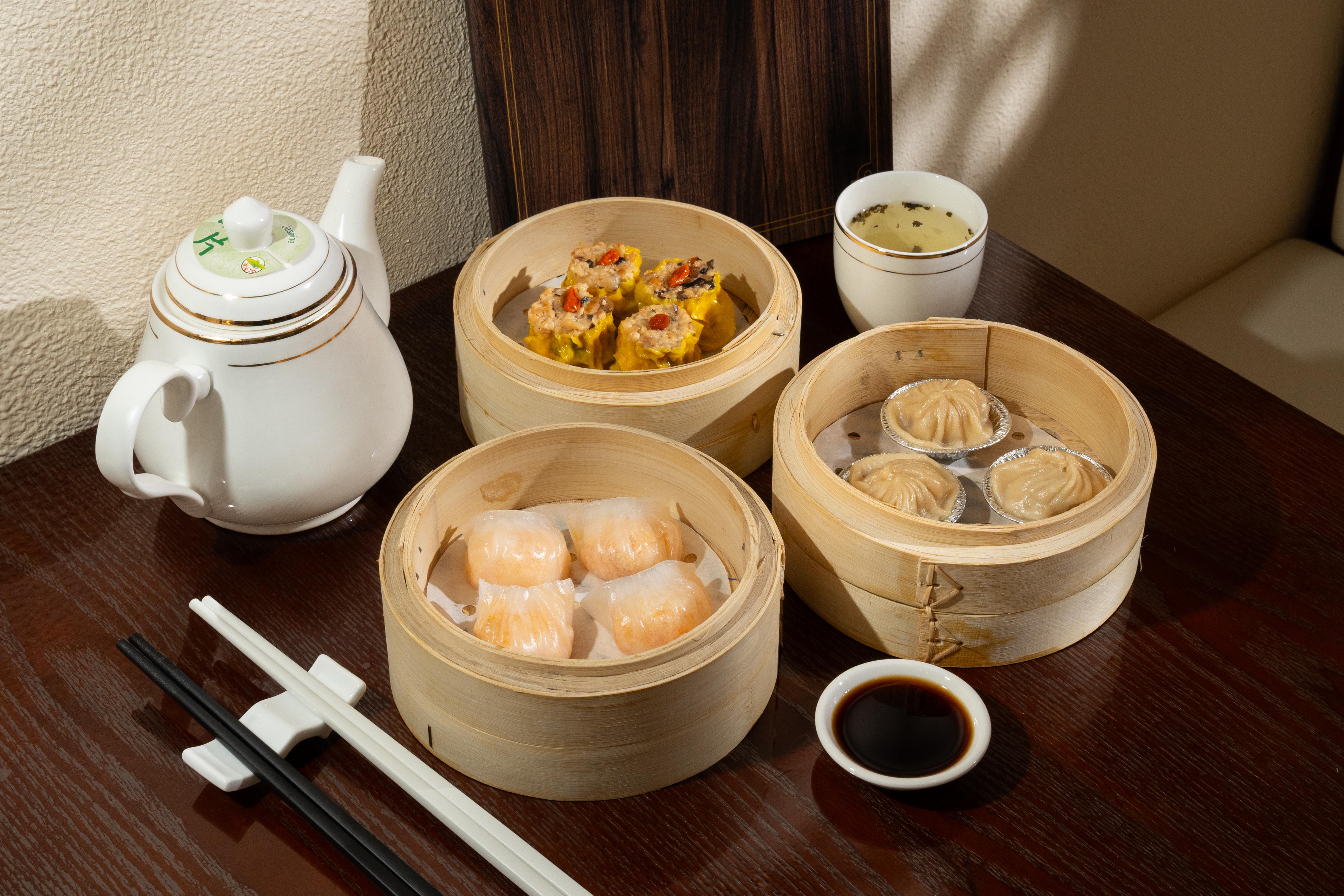 筍尖蝦餃皇$42、素翅灌湯小籠包$48、香菇燒賣$42