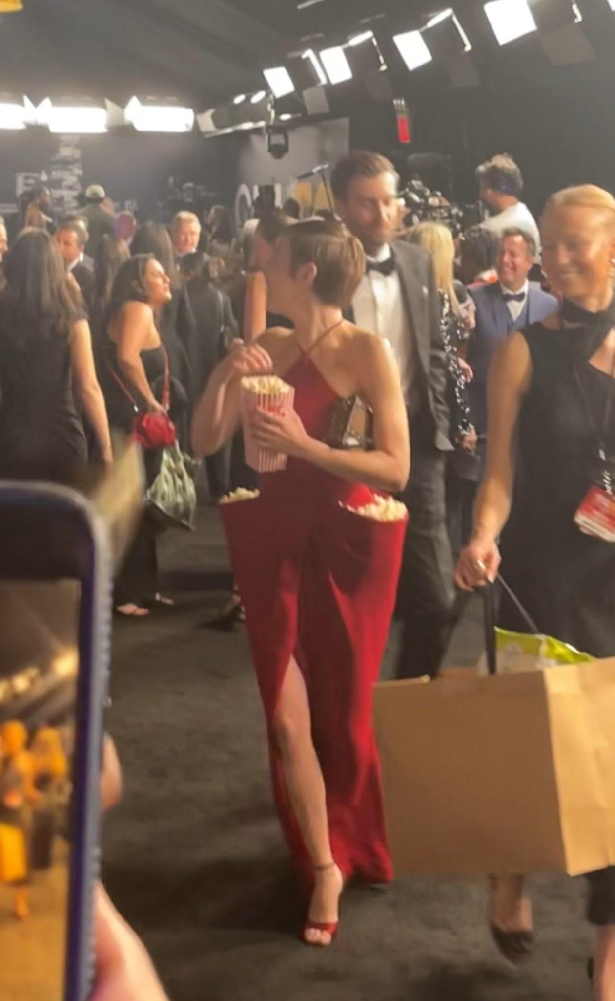 全身共有3筒爆谷的Emma。