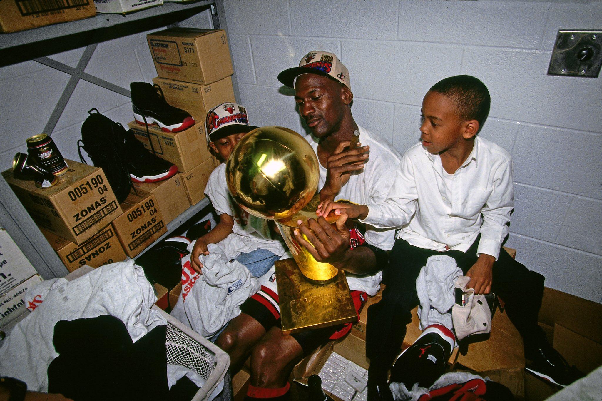 佐敦二仔馬古斯曾籃球之神分享NBA總冠軍的快樂。(馬古斯X)