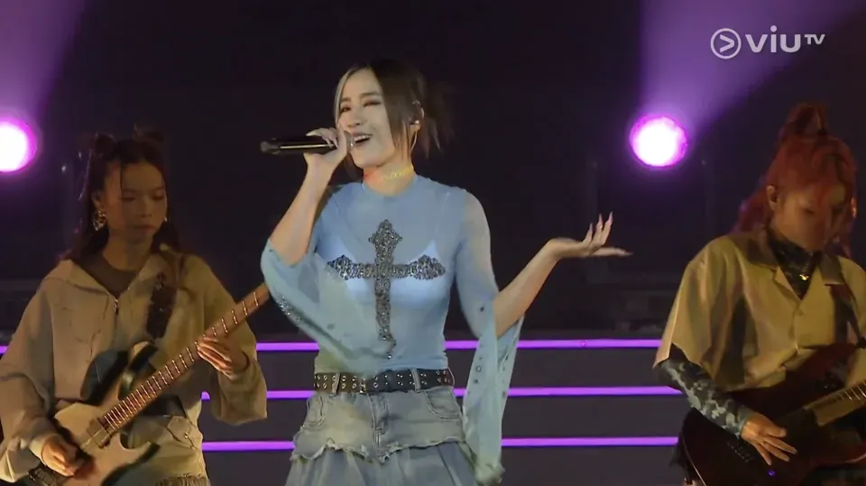 主音Alison直言唱《愛情當入樽》「炒車」後,想過放棄。