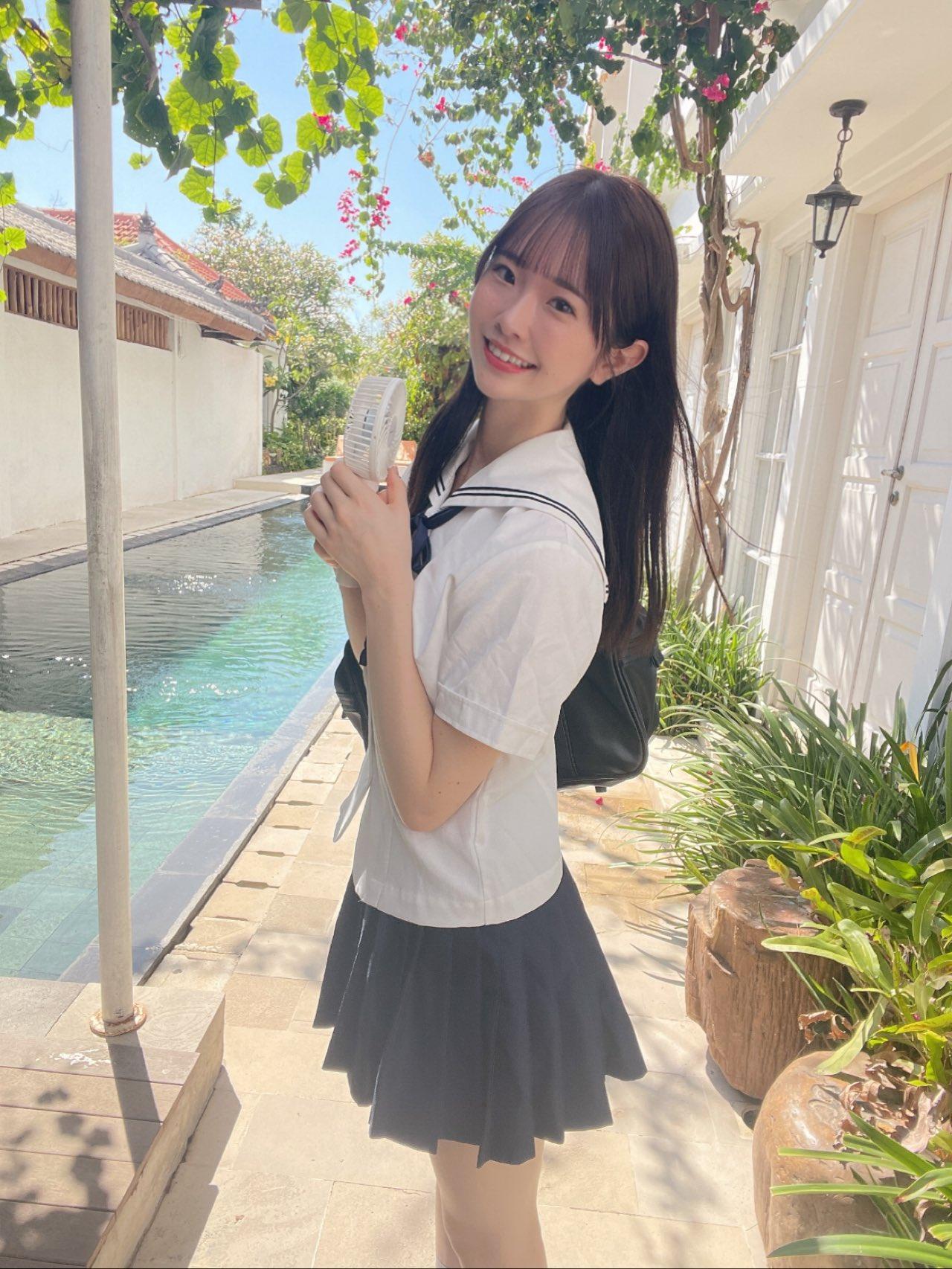白上咲花天生一副學生臉。(X@emika_shirakami)