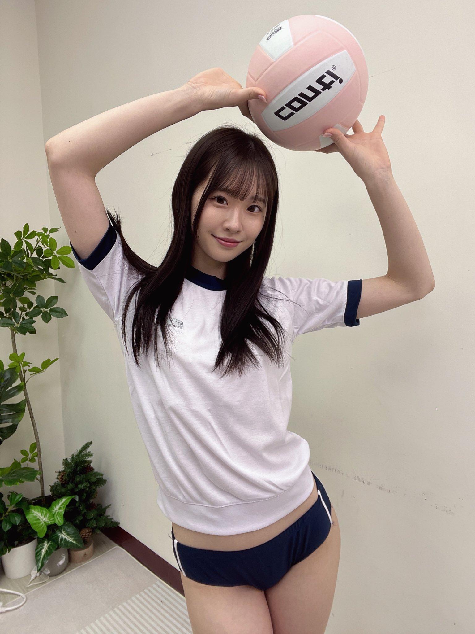 白上咲花天生一副學生臉。(X@emika_shirakami)