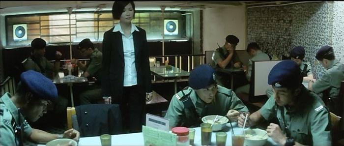 香港打工仔「蛇王」的「蛇竇」,常是一些地點較偏僻的冰室、茶餐廳。圖為電影《PTU》的拍攝場地、已結業的中國冰室。(圖片來源:《PTU》劇照)
