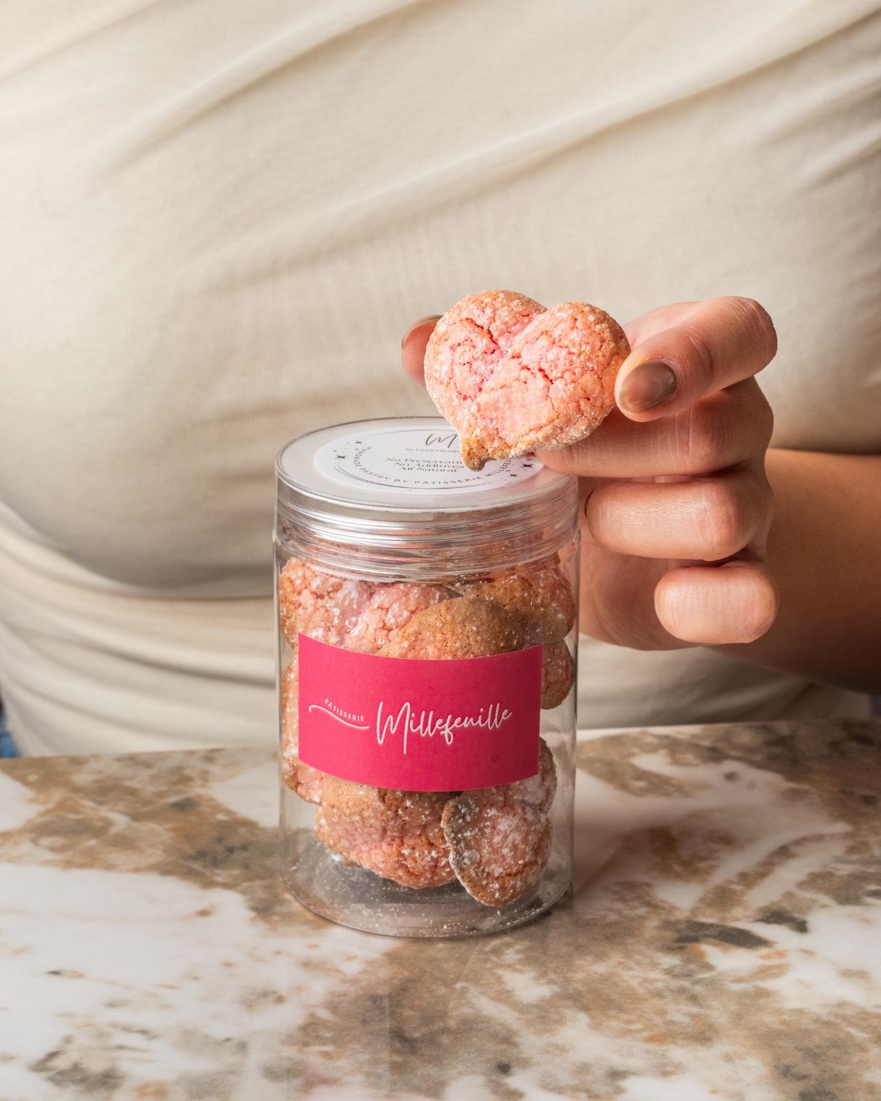 限量版心形榛子餅乾馬卡龍$72樽 馬卡龍的煙韌搭配餅乾的香脆,於2月8-15日期間限量供應,須1日前網上預訂。(Patisserie Millefeuille)