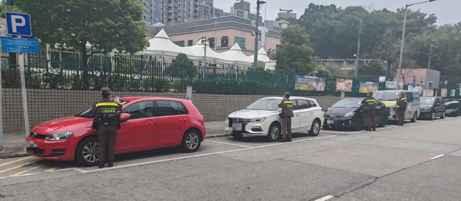 西九龍警區打擊違泊。(警方圖片)