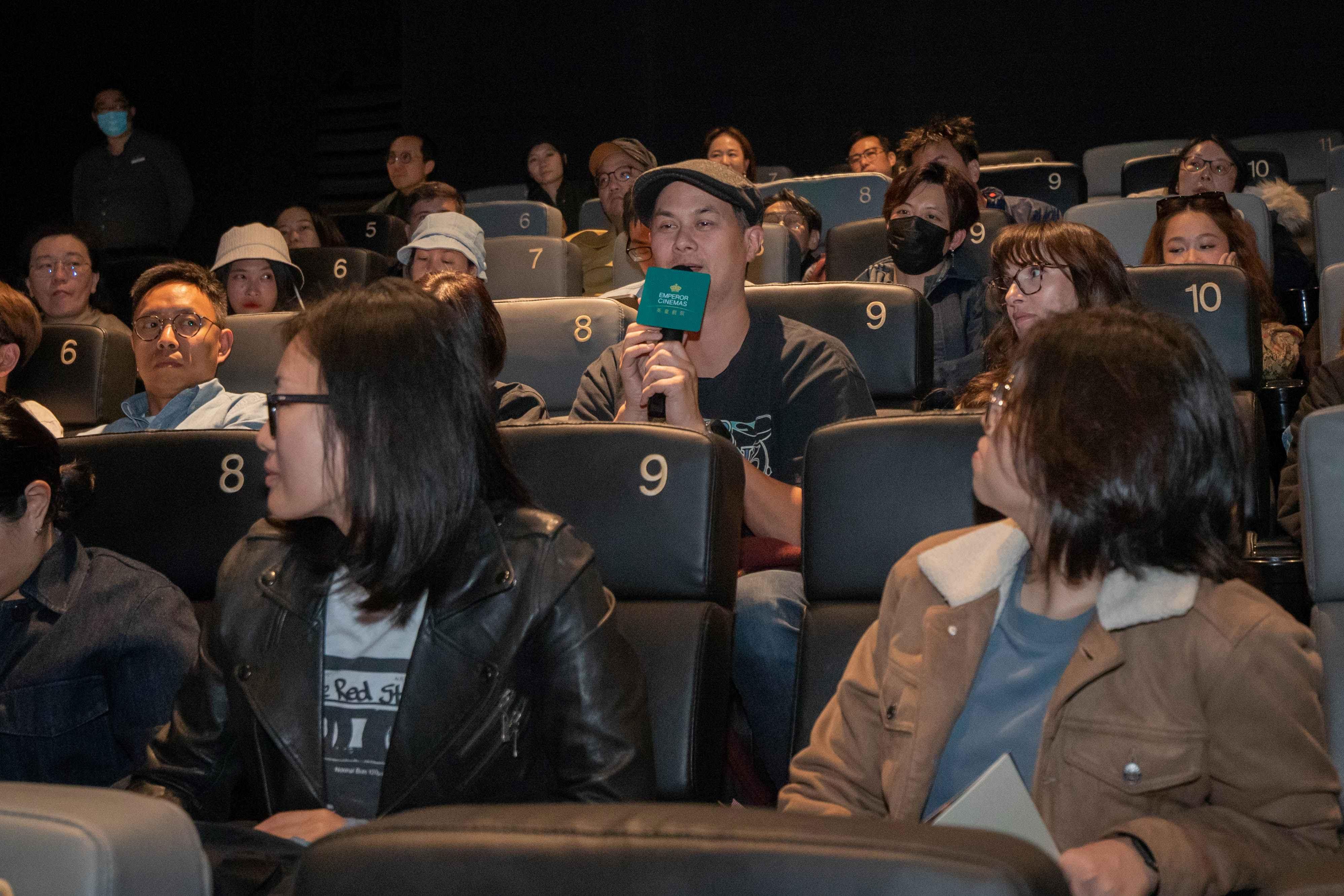 許懷欣先後看過14次卜戴倫的演唱會,更曾在後台與對方見面,大讚「甜茶」演得神似。