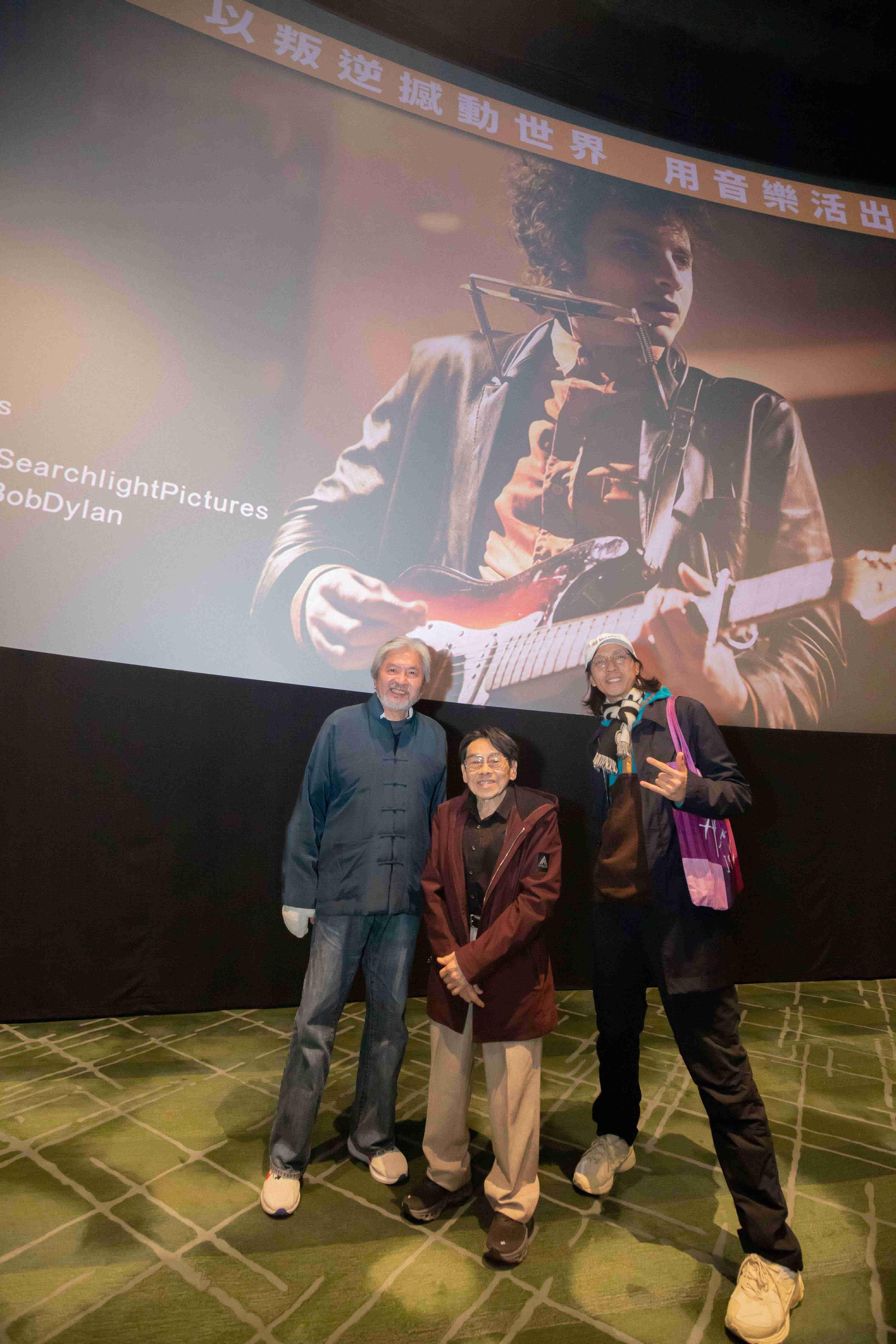 音樂人泰迪羅賓亦有出席分享會,與曾俊華和黃志淙合照。