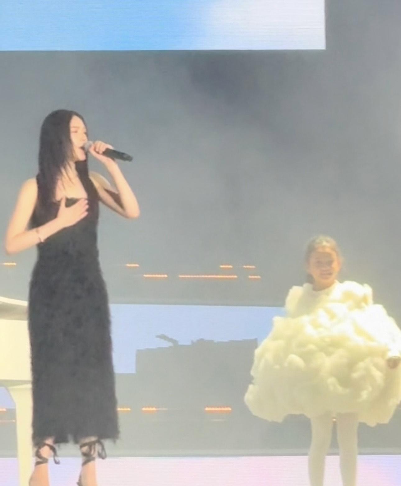 細女Season早前在啟德體育園主場館,與雲浩影同台演出。