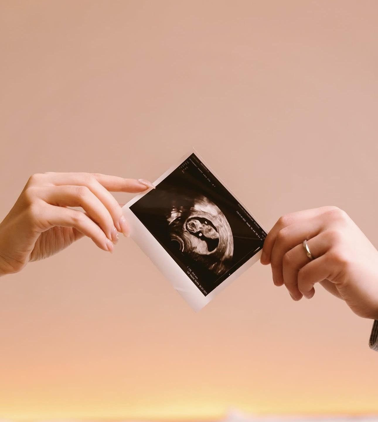 陳詩欣與老公流露出幸福的笑容。