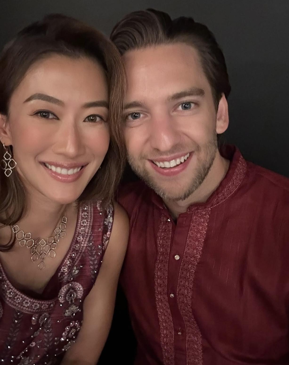 外籍型男更陪Sara打保齡球,場面溫馨。