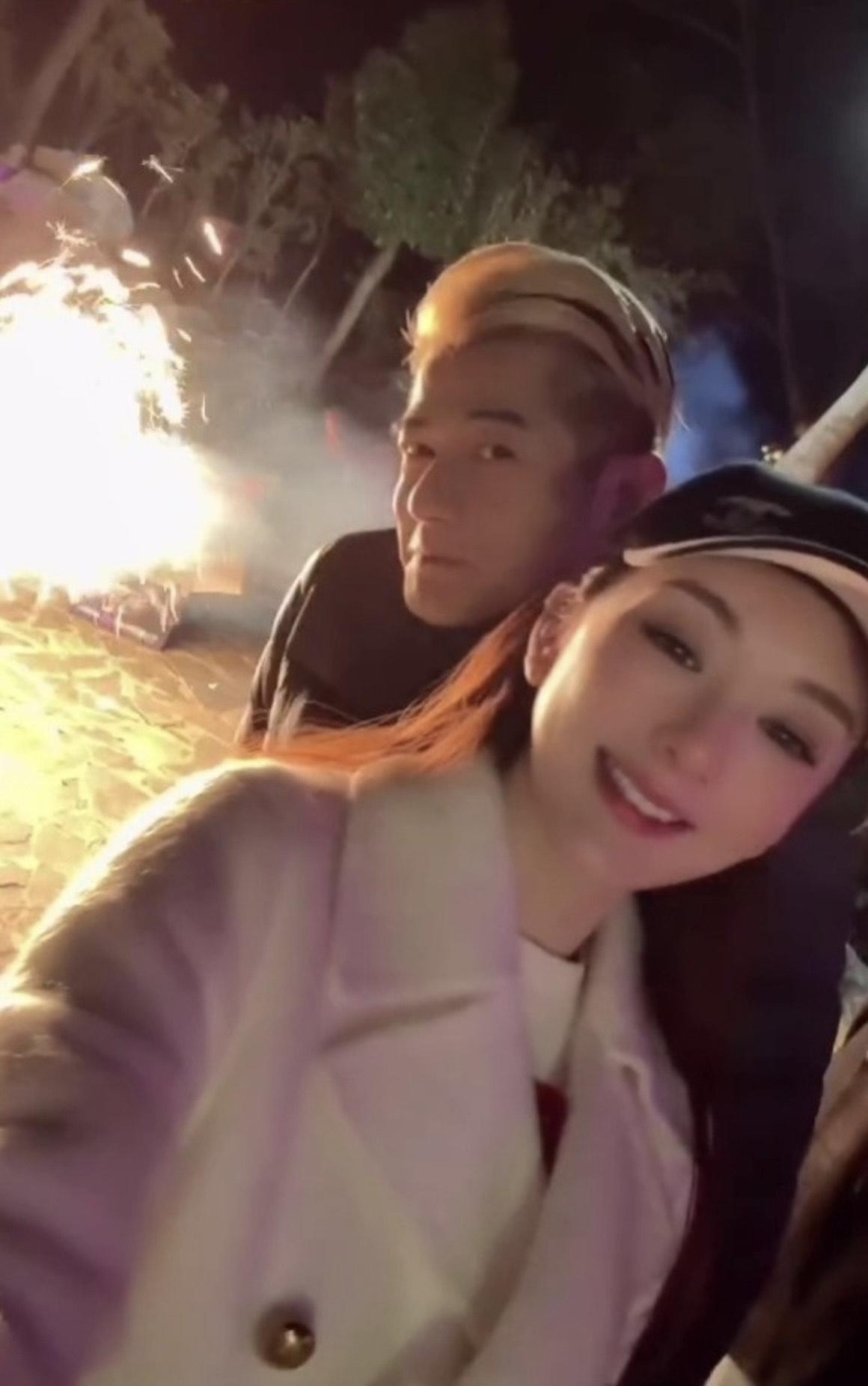 郭富城與方媛情人節玩煙火。