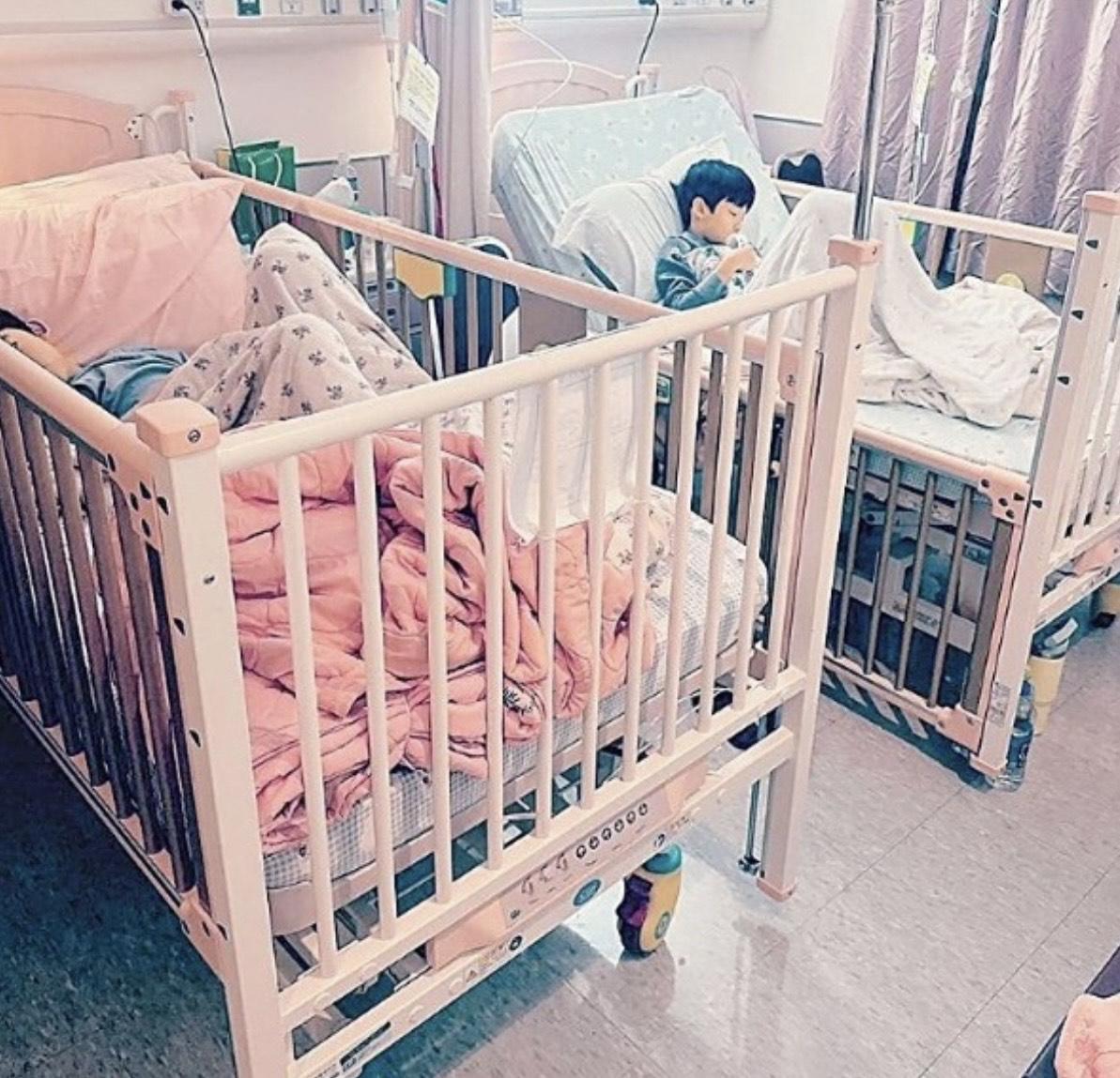 范瑋琪早前貼出兒子患上甲流入院的照片。