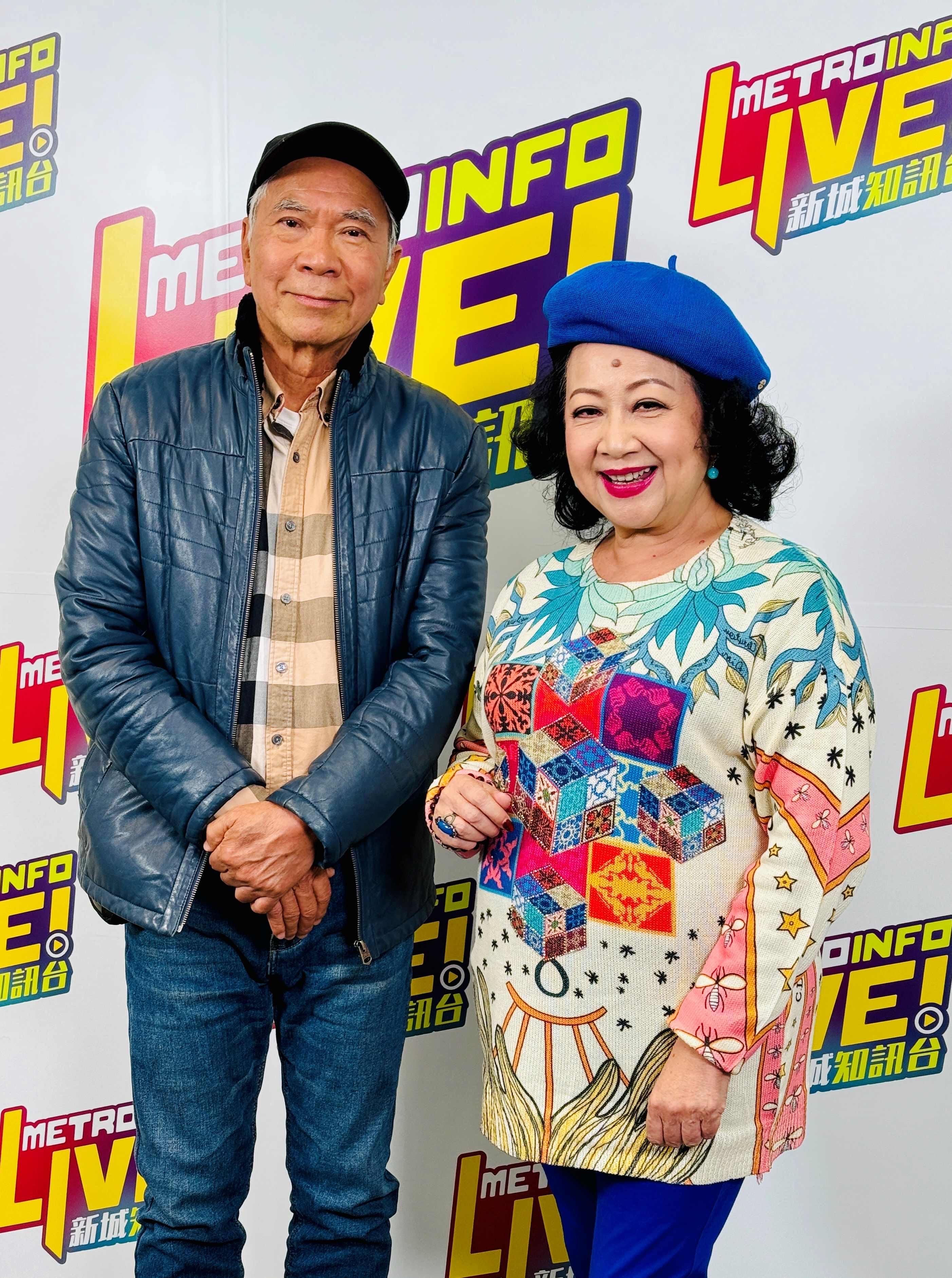 李龍基現身新城,接受薛家燕訪問。