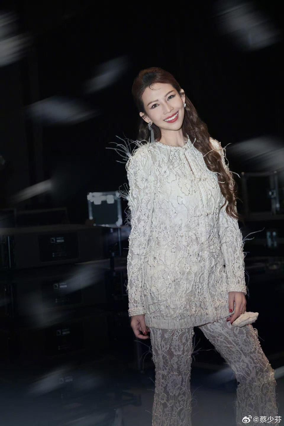 有消息指劇集開拍日期有變,導致蔡少芬回巢亦有機會「撻Q」。