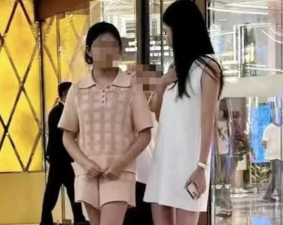 大S女兒五官標誌,充滿氣質,與媽媽十足餅印。