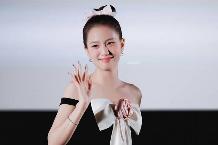 除了音樂,Jisoo的影視作品將會陸續上映。