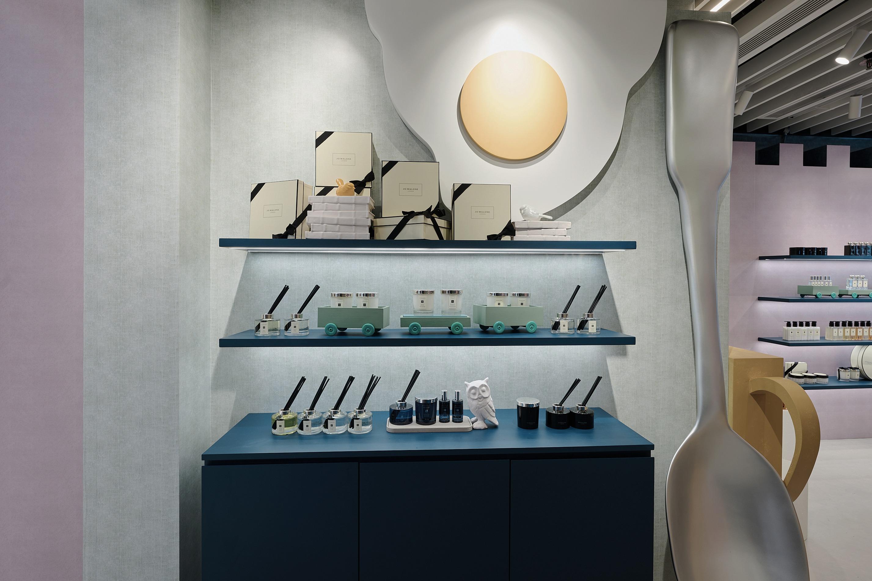 全球首間香氛盛禮奇幻樂園限定店,搖身一變化身成Shona Heath奇幻繽紛的香氣魔法世界。